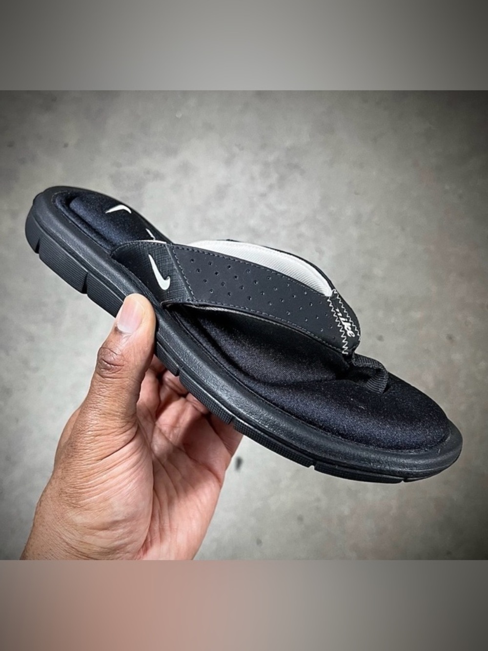 size 6 WMNS NIKE COMFORT THONG BLACK WHITE FOOTBEDS FOOT FOOTBED COMFY CUSHION